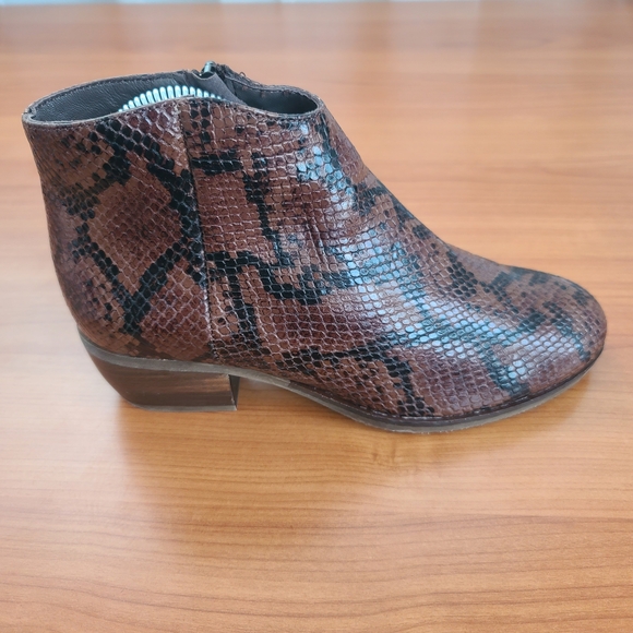 Clarks Mila Myth Ladies Tan Snake Print Leather Ankle Boots‎ 7M - Picture 1 of 7